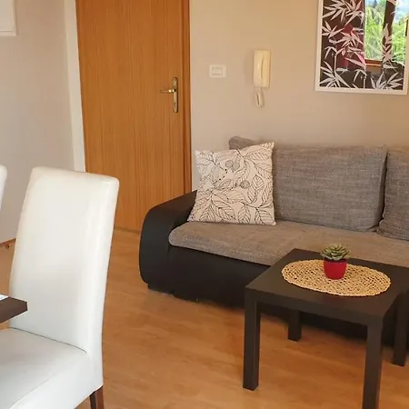 Apatmani Milena * Opatija